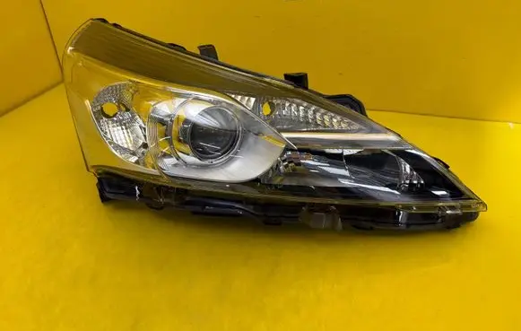 Toyota Verso Headlight/headlamp 811100F16100