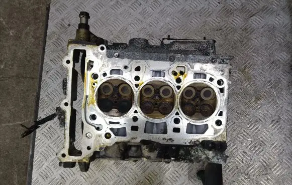 BMW 1 F40 Engine head 