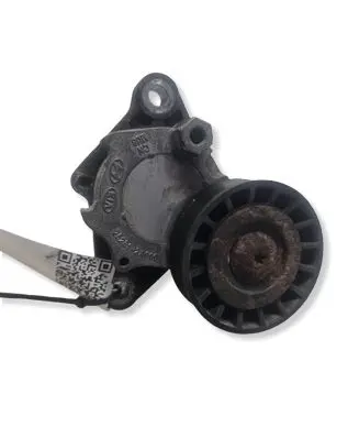 Hyundai i30 Generator/alternator belt tensioner 252812A000