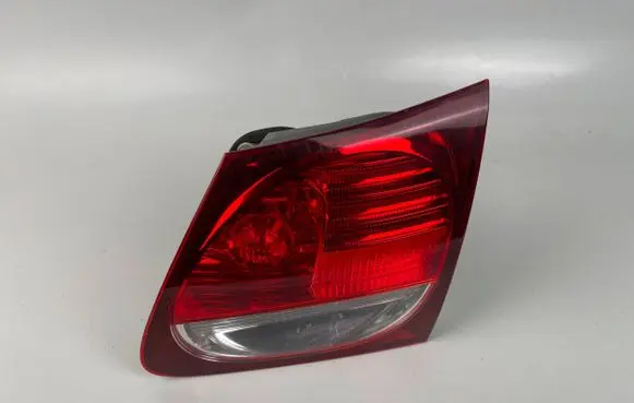 Tailgate rear/tail lights