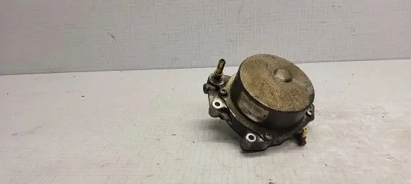 Opel Insignia A Vacuum pump 555205446