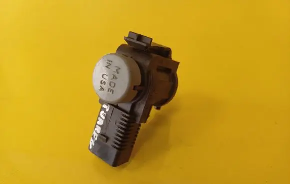 Volkswagen Touareg I Turbo solenoid valve 1J0906283C