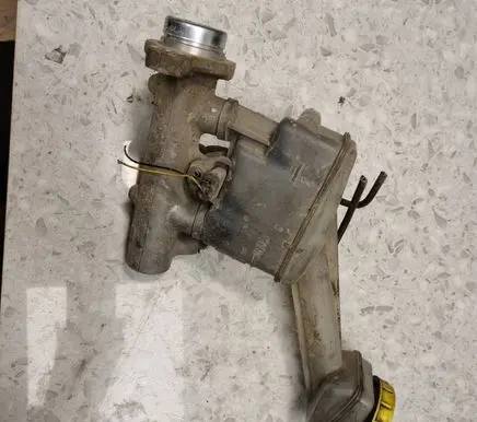 Nissan X-Trail T30 Master brake cylinder