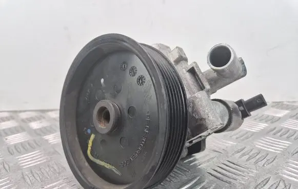 Mercedes-Benz E W212 Power steering pump A0054668201 475011112 7693955144