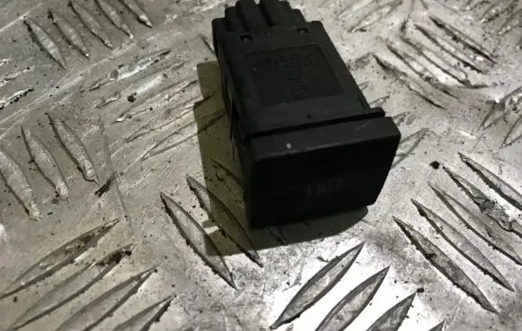 Volkswagen Golf III Windscreen/window heater switch 1H0959621B