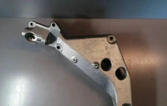 BMW X3 E83 Engine mounting bracket 3418697 22113418697 3332275