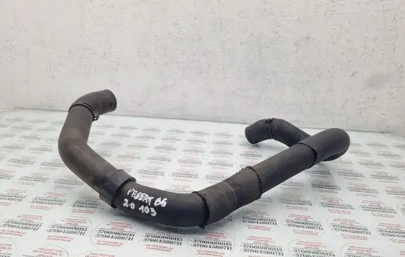 Engine coolant pipe/hose