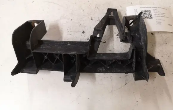 Front bumper mounting bracket