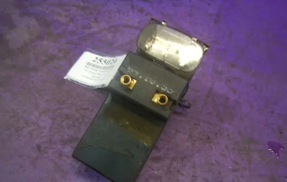 Volkswagen PASSAT B4 Fan control module 357919506D