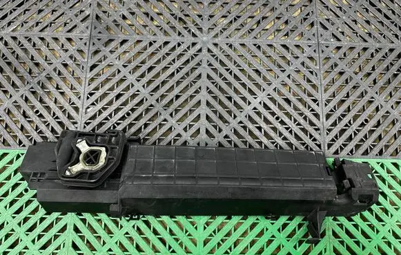 BMW M4 F82 F83 Radiator mount bracket 7848787 15272311