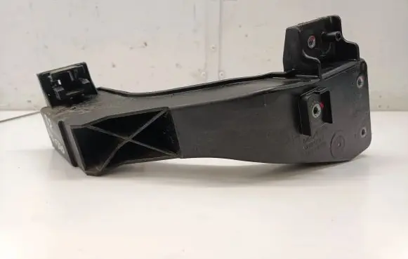 KIA Niro Headlight/headlamp mounting bracket 64127AT000