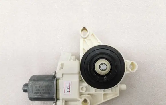 Mercedes-Benz B W246 W242 Front door window regulator motor A2469065200