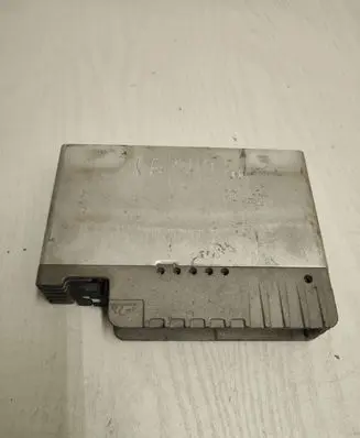 Volkswagen PASSAT B3 Engine control unit/module 239667887