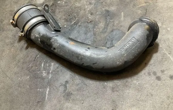 Volvo XC70 Intercooler hose/pipe 30741667