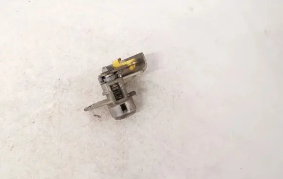 Hyundai Getz Front door lock (next to the handle) 