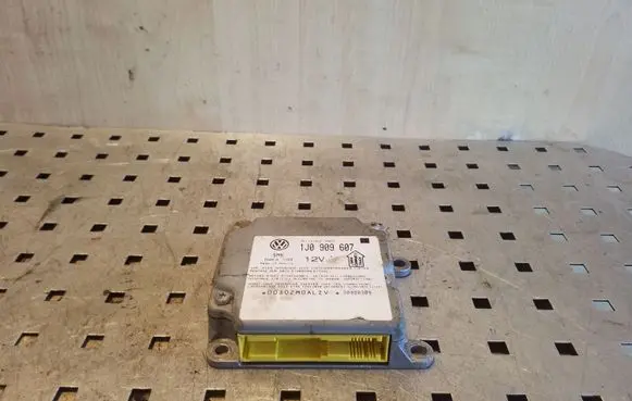 Volkswagen PASSAT B5 Airbag control unit/module 1J0909607