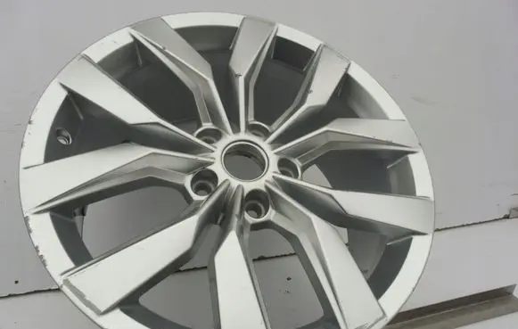 Volkswagen Touareg I R20 alloy rim 7P5601025AD
