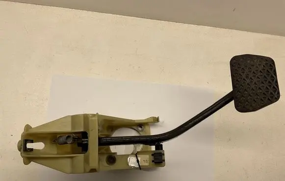 BMW 7 E65 E66 Brake pedal 6752517 PA66GF35