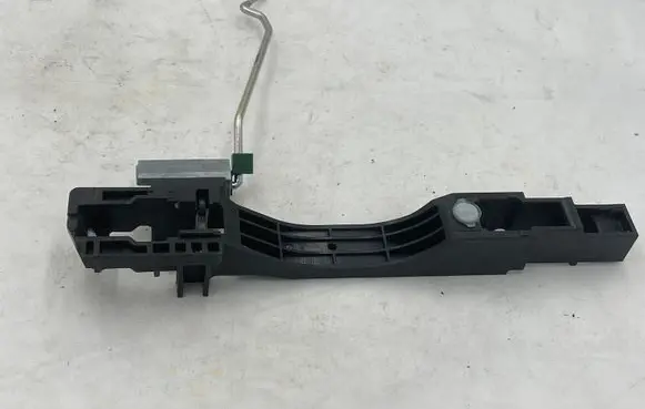 Rear door exterior handle/bracket