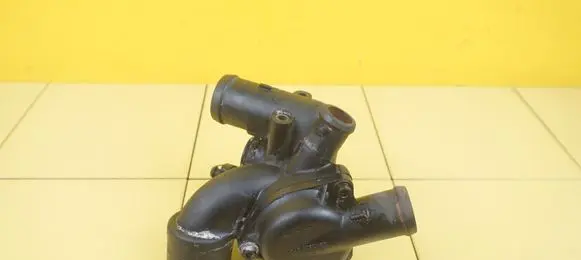 Volkswagen Touareg I Thermostat/thermostat housing 022121121D BMV