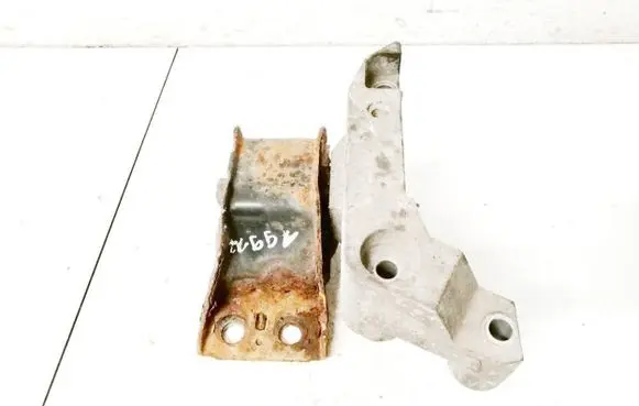 Engine mount bracket