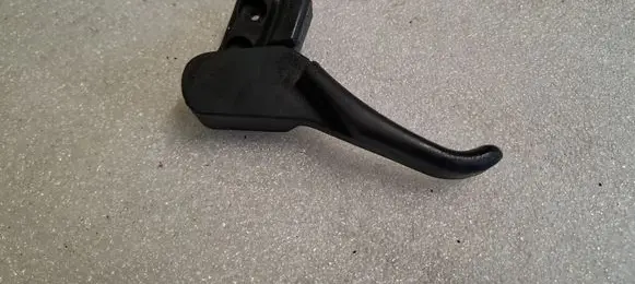 Volkswagen PASSAT B5.5 Engine bonnet (hood) release handle 3B1823533