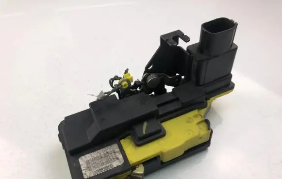 Volvo V70 Coupe door lock (next to the handle) 30663050