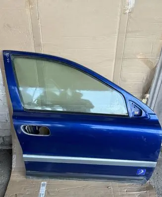 Volvo V70 Front door