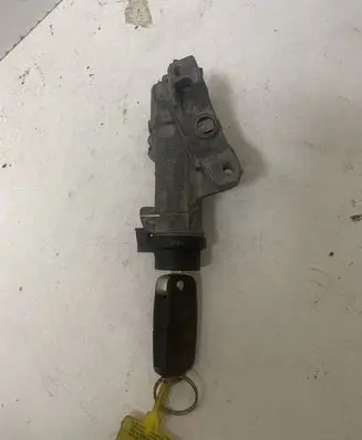 Volkswagen Polo IV 9N3 Ignition lock 4B0905851