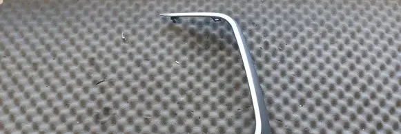 Front bumper splitter molding