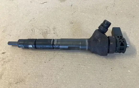 Volkswagen Crafter Fuel injector 03L130277J