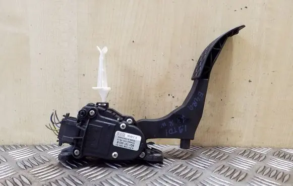 Volkswagen Golf IV Accelerator throttle pedal 6Q1721503B
