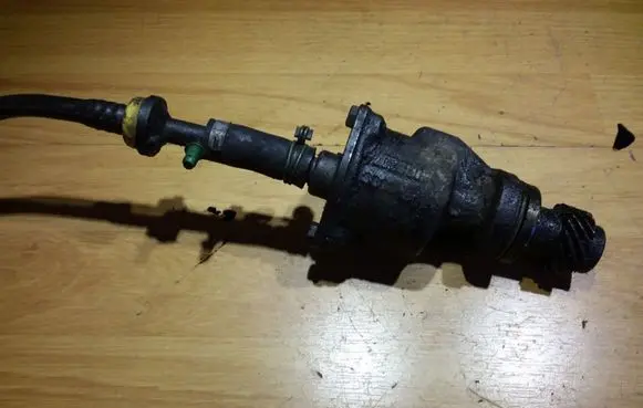 Volkswagen PASSAT B5 Vacuum pump 028207A