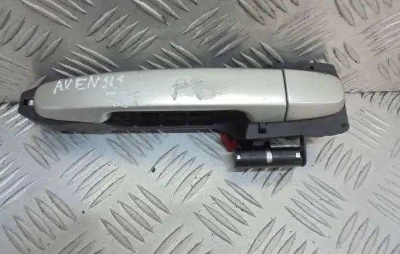 Toyota Avensis T250 Front door exterior handle/bracket 