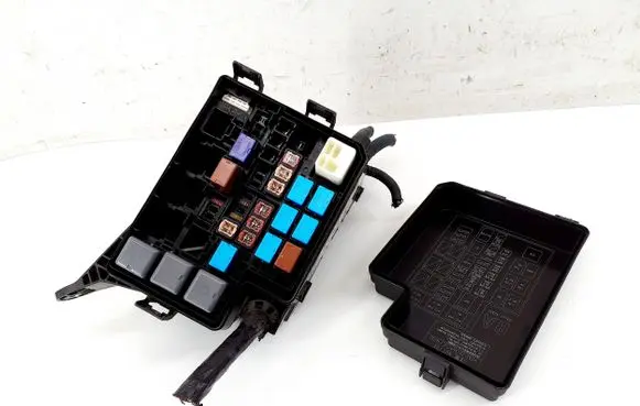Toyota RAV 4 (XA40) Fuse box set 7590 75903W