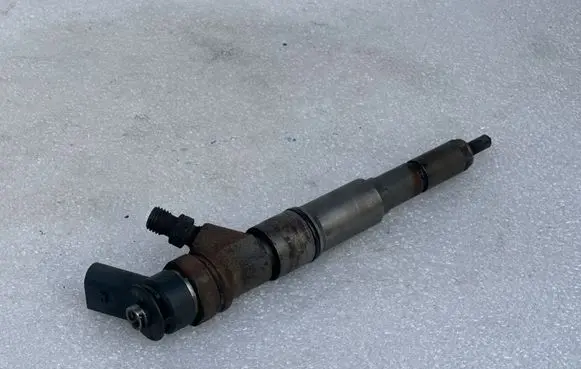 BMW 5 E60 E61 Fuel injector 7793836 0445110216