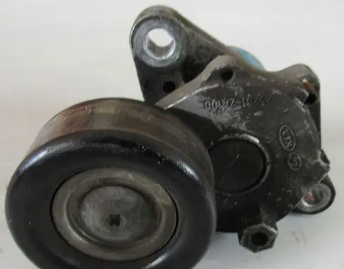 KIA Carens III Generator/alternator belt tensioner 252812A100
