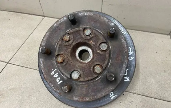 Opel Movano A Front wheel hub spindle knuckle