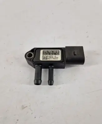 Audi Q3 8U Oil pressure sensor 076906051B
