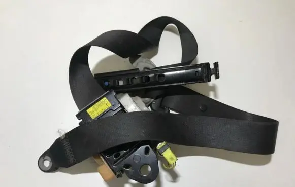 Toyota Avensis Verso Front seatbelt tkab2ef591p