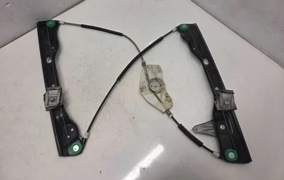 Volkswagen PASSAT B6 Front window lifting mechanism without motor 