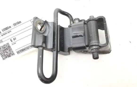 Volkswagen Touareg I Front door lower hinge 7L0831412