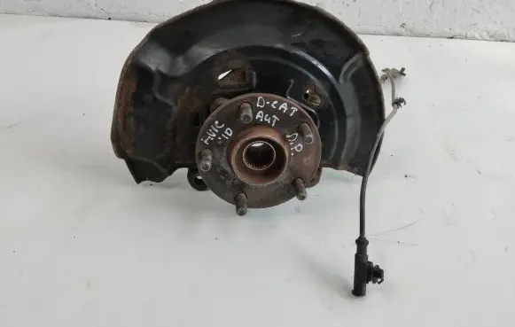 Toyota Avensis T270 Front wheel hub F38r7 110330
