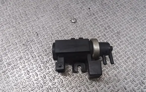 BMW 5 E39 Turbo solenoid valve 72279600 2247906
