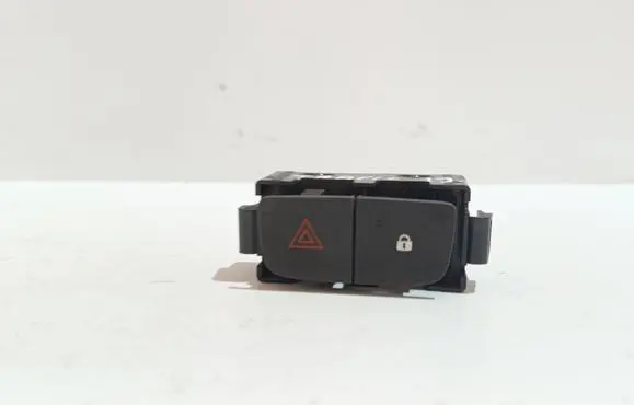 Renault Trafic III (X82) Hazard light switch E3160101