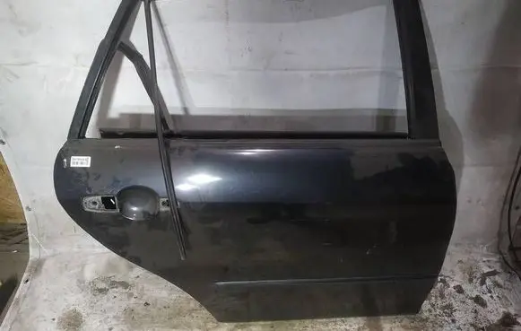 Mazda 6 Rear door juodos