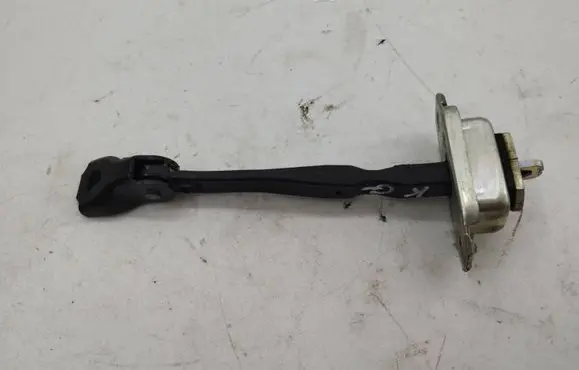 Nissan Qashqai Rear door check strap stopper