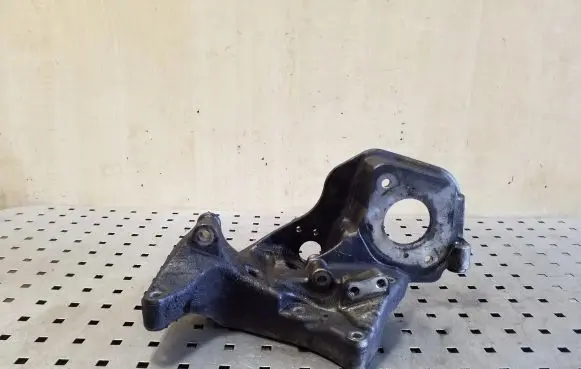 Volvo XC70 Generator/alternator bracket 31401103