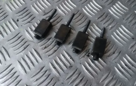 Volkswagen Golf V Fuel Injector clamp holder