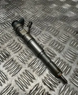 BMW 5 E60 E61 Fuel injector 7794652